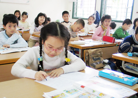 Bộ GD&ĐT lý giải về nghĩa của từ “bắt buộc” trong quyết định đưa tiếng Hàn vào trường học
