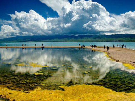 Hồ Thanh Hải - vùng sóng nước đẹp mơ màng được ví là 'tấm gương trên bầu trời'