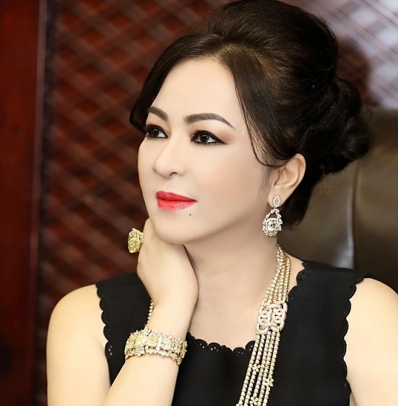 Những điều cư dân mạng muốn biết về bà Phương Hằng - CEO kiêm streamer đang gây sốt MXH