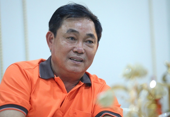 Ông Dũng 'lò vôi' tiết lộ chuyện ở nhà máy, làm việc đến 12h đêm, có ngày chỉ ăn 1 ổ bánh mì