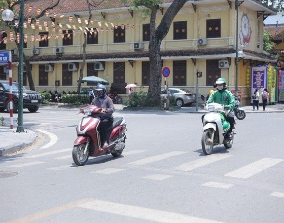 Nhiệt độ hôm nay 24/4/2022: Nắng nóng đang bao trùm cả miền Bắc, có nơi 39 độ C
