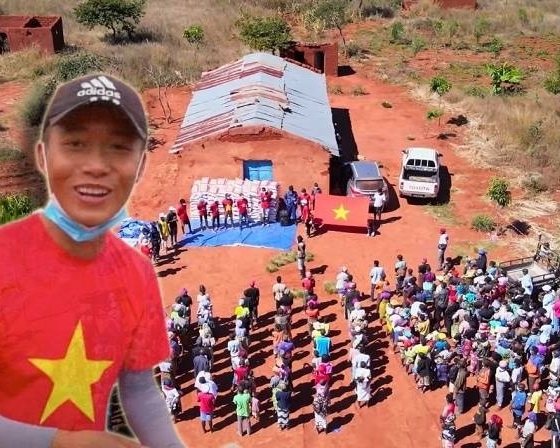 Vừa gieo thành công 'hạt ngọc trời' trên đất Phi, Quang Linh Vlogs tiếp tục chi tiền xây trường học, trang trại giúp dân nghèo