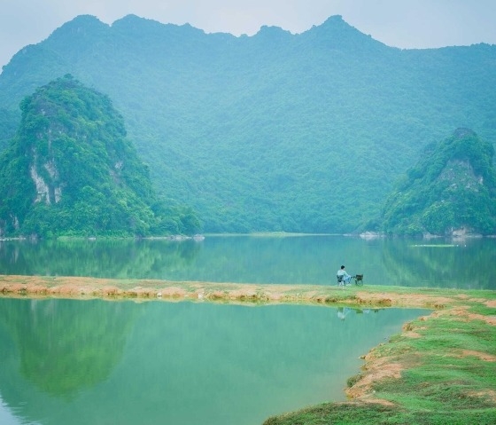Hồ Tuy Lai - 'vịnh Hạ Long ở Hà Nội': Cảnh non nước hữu tình khiến ta quên đi mọi muộn phiền 