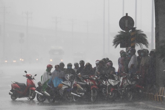 Nhiệt độ hôm nay 7/9/2022: Rạng sáng 8/9, mưa dông trút xuống Hà Nội và kéo dài cả ngày
