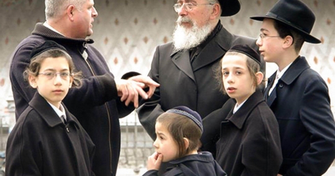 Read more about the article Cách đọc vị con người của người Do Thái: Tránh thâm giao với 3 kiểu bạn bè này!