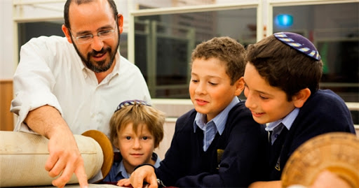Read more about the article Bí kíp dạy con người Do Thái bố mẹ nên tham khảo để cuộc đời con bớt chông chênh