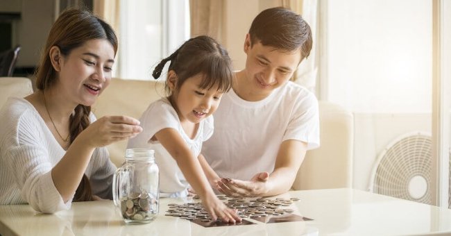 Read more about the article Quy tắc chung từ cha mẹ có con thành đạt: Không ngần ngại dạy con về tiền bạc