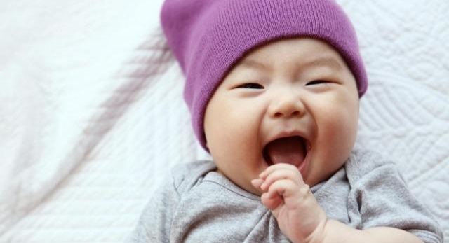 Read more about the article Một nụ cười bằng mười thang thuốc bổ: Trẻ hay cười là điều may mắn