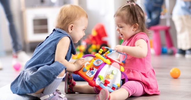 Read more about the article Trẻ có ít và nhiều đồ chơi sẽ có 2 điểm khác biệt: Cha mẹ cần lưu ý