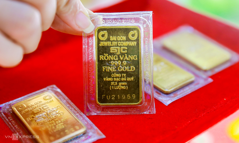 Vàng SJC cao hơn thế giới gần 20 triệu đồng/lượng