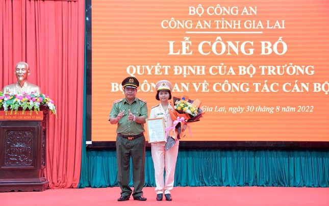 Trung tá Ksor H'Bơ Khắp nhận quyết định giữ chức Phó Giám đốc Công an tỉnh Gia Lai
