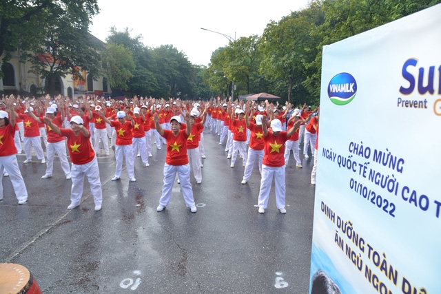 Vinamilk đồng hành cùng 2.000 người cao tuổi Hà Nội trong sự kiện đồng diễn thể dục dưỡng sinh
