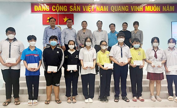 VWS tài trợ 200 triệu đồng cho học bổng Nguyễn Hữu Thọ