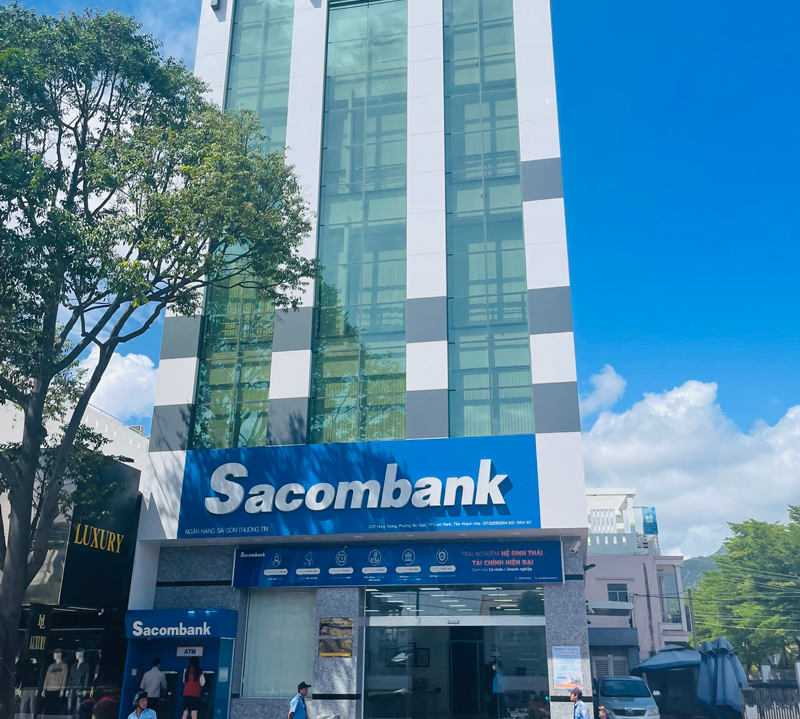 Phó phòng giao dịch và 3 nhân viên Sacombank Cam Ranh bị khởi tố