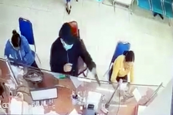 Bắt nghi phạm xông vào Ngân hàng Agribank cướp tiền của khách