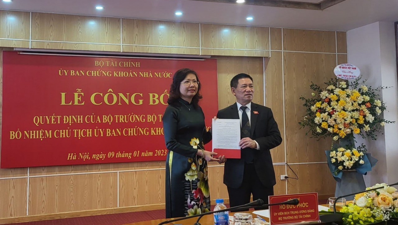 Bà Vũ Thị Chân Phương giữ chức Chủ tịch Uỷ ban Chứng khoán Nhà nước