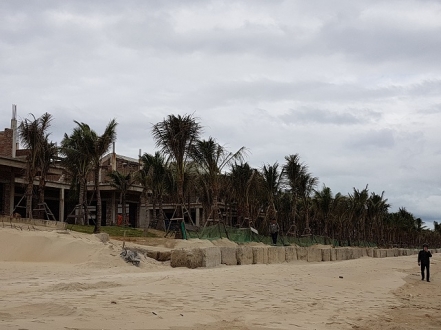 Đà Nẵng: Xây hàng chục biệt thự lấn biển