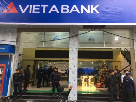 Ngân hàng VietABank “dâng dê tế thần” có tránh được “sao quả tạ”?
