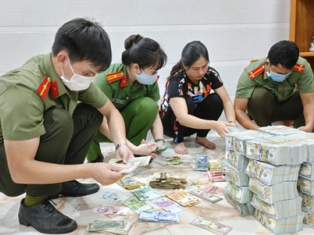 Đại tá Đinh Văn Nơi trực tiếp chỉ đạo phá án, tạm giữ 21 kg vàng, 2,1 triệu USD
