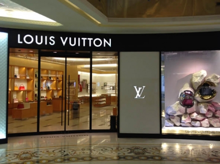 Louis Vuitton bán hàng fake