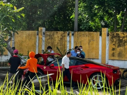 Chủ siêu xe Ferrari cân nhắc khởi kiện garage Volvo Hà Nội