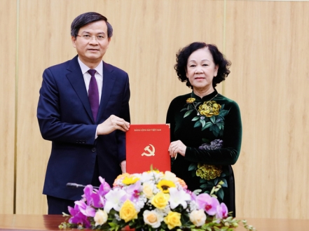 Tổng biên tập Tạp chí Cộng Sản Đoàn Minh Huấn giữ chức Bí thư Tỉnh ủy Ninh Bình
