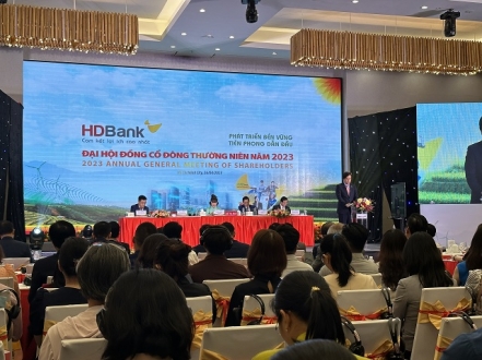 HDBank nhận chuyển giao bắt buộc 1 ngân hàng, mua 1 công ty chứng khoán