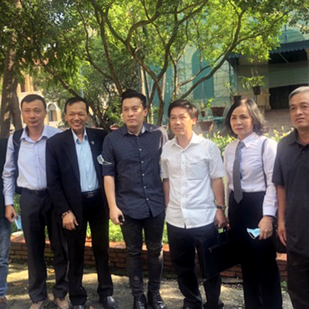 Ca sĩ Lam Trường và gia đình thắng kiện