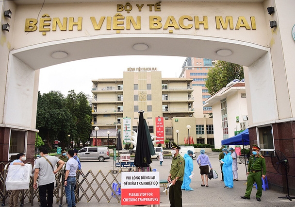 Bệnh viện Bạch Mai chính thức lên tiếng thông tin hơn 200 nhân viên chuyển, nghỉ việc
