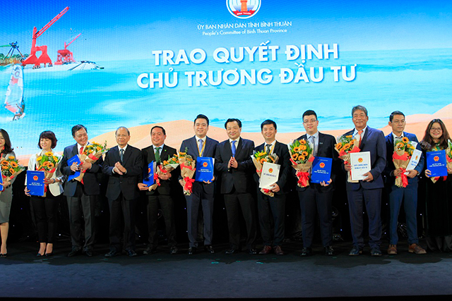 Bình Thuận trao quyết định chủ trương đầu tư cho 10 dự án, tổng vốn 23.000 tỷ đồng