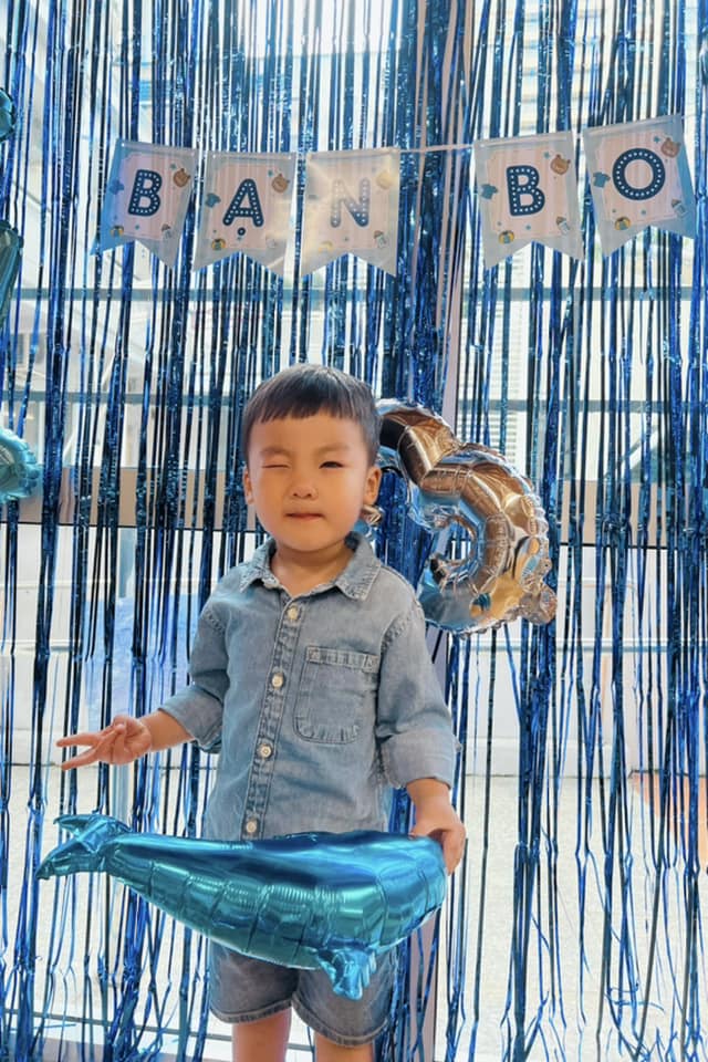 Hiện nay, bé Bo đã được 3 tuổi. Cậu bé được mọi người yêu mến bởi sự lễ phép, đáng yêu của mình (Ảnh: FBNV) Hòa Minzy và Hoàng Oanh: Hai cô gái chia tay trong văn minh của năm 2022