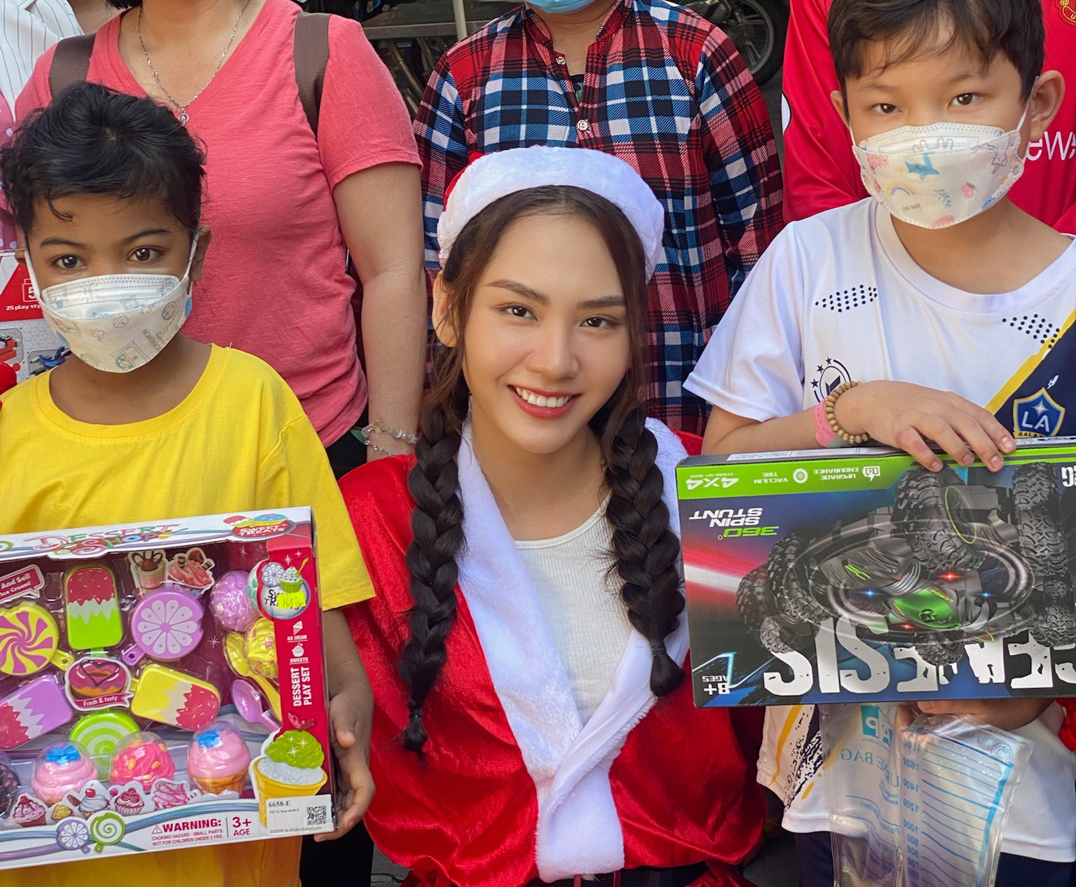 Cô mong muốn sẽ giúp đỡ được các bệnh nhi tại xóm chạy thận nhiều hơn nữa, để phần nào xoa dịu nỗi đau của những em bé. MAI PHƯƠNG (2)