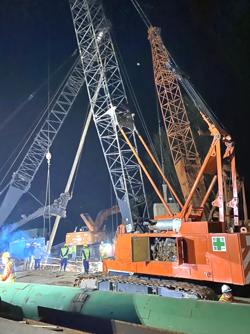Nhiều máy móc, thiết bị được đưa đến hiện trường để phục vụ công tác cứu nạn, cứu hộ. Sau 21 ngày nỗ lực làm việc suốt ngày đêm, thi thể bé Hạo Nam đã được đưa lên mặt đất vào rạng sáng ngày 20/1 (Ảnh: Sở TT&TT tỉnh Đồng Tháp) img_4748-185603