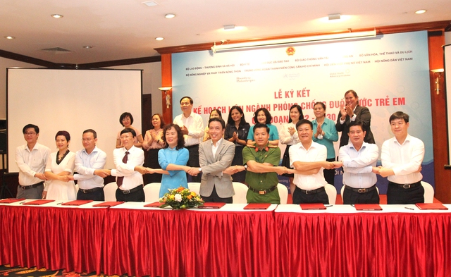 Bộ LĐTB&XH phối hợp cùng 9 Bộ, ngành ký kết Kế hoạch liên ngành phòng chống đuối nước trẻ em giai đoạn 2022-2030 kyduoinuoc-16587415828702