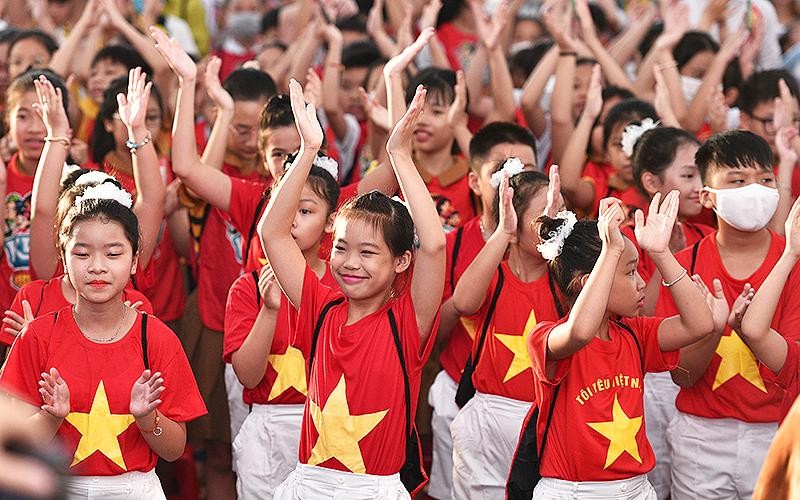 Các em nhỏ trong lễ tổng kết chương trình “Thiếu nhi Việt Nam - Học tập tốt, rèn luyện chăm” năm học 2020-2021. Ảnh: nhandan 1-1475