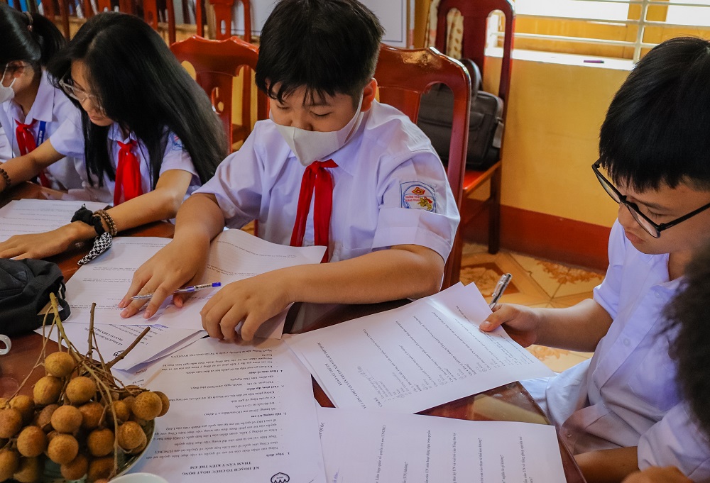 Trẻ em đã đưa ra những ý kiến gợi ý những nội dung mà bản Hướng dẫn có thể đề cập như vấn đề giáo dục cho trẻ em đặc biệt là trẻ có hoàn cảnh khó khăn.... 2