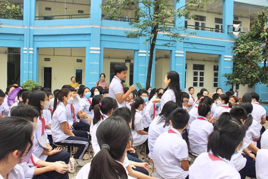 Luật sư Phạm Thị Bích Hảo tuyên truyền pháp luật phòng, chống xâm hại trẻ em trên không gian mạng; phòng, chống bạo lực trẻ em tại trường THCS Lương Yên (quận Hai Bà Trưng) 1