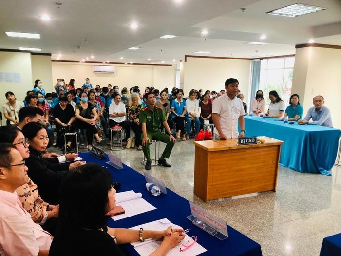 Phiên tòa giả định thu hút đông người tham dự. Ảnh: TRẦN LINH phien-toa-gia-dinh