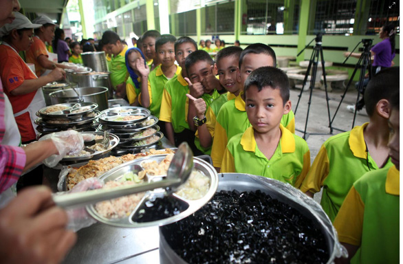 Bữa ăn trưa tại một trường học ở Thái Lan - Ảnh: BANGKOK POST anh01-30112022-3read-only-16697363208981731549222