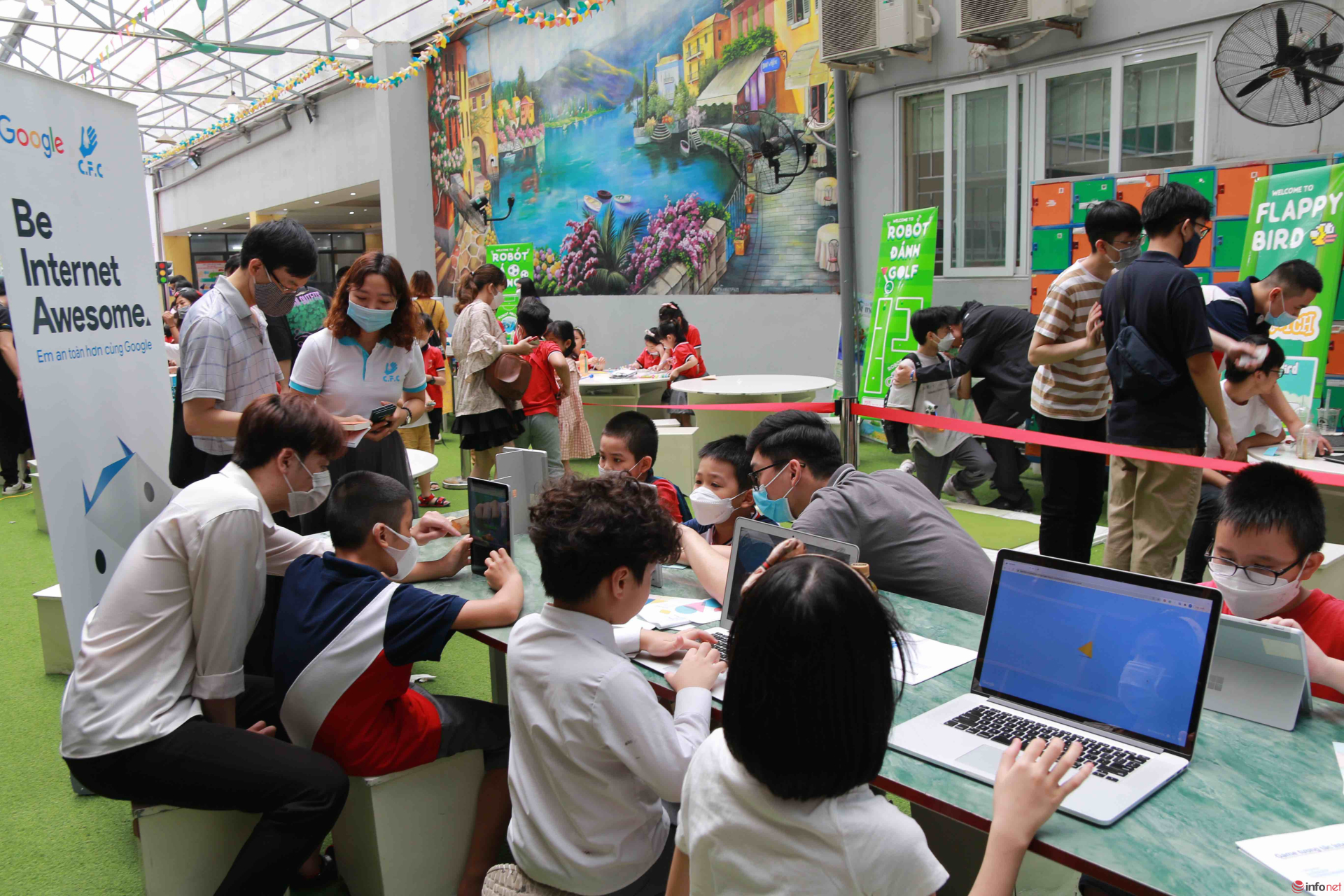 Trẻ em tham gia dự án “Be Internet Awesome - Em An toàn hơn cùng Google”. bao-ve-tre-em-100-1114