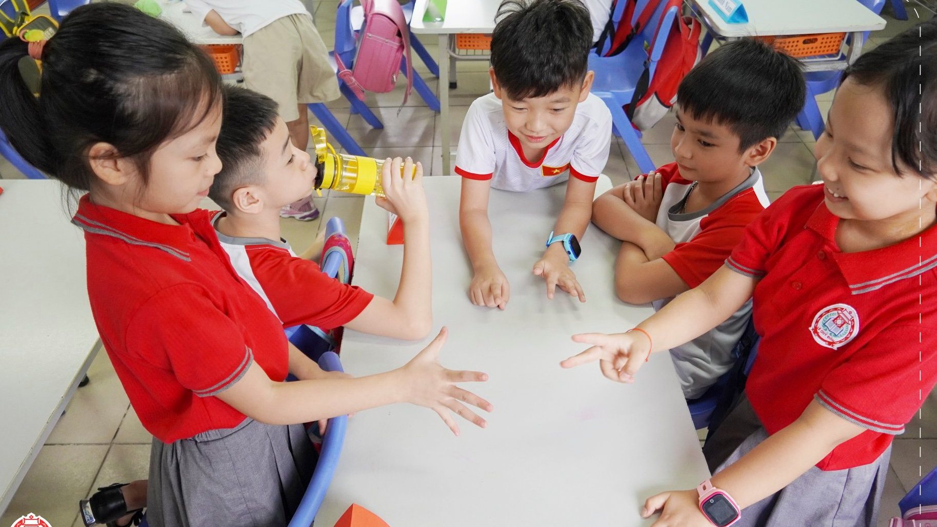 UBND tỉnh, thành phố trực thuộc Trung ương tăng cường chỉ đạo, hướng dẫn các cơ sở giáo dục thực hiện đúng các quy định về quản lý thu, chi tài chính, công khai các khoản thu đầu năm học. Ảnh tư liệu 118778574_1533687403499374_6472328507742427901_o
