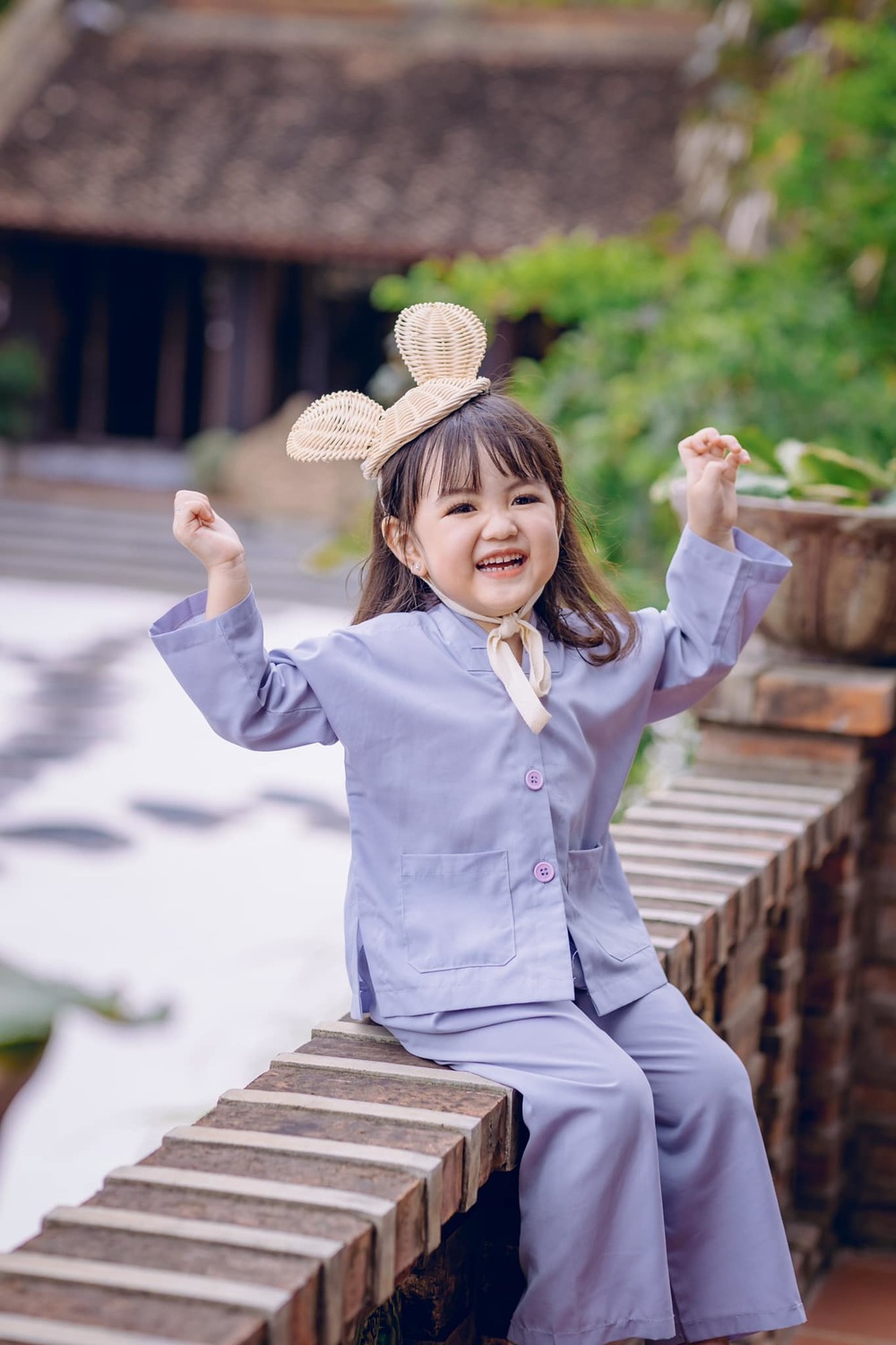 Khoảnh khắc hồn nhiên đáng yêu của cô bé (Ảnh: FBNV). mau-nhi-cherry-an-nhien-mau-nhi-cherry-an-nhien-