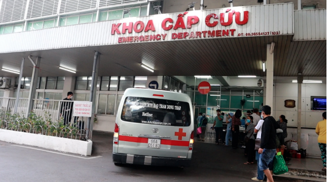 Khoa Cấp Cứu bệnh viện Chợ Rẫy TPHCM (Ảnh: Lao động Trẻ). Khoa Cấp Cứu bệnh viện Chợ Rẫy TPHCM