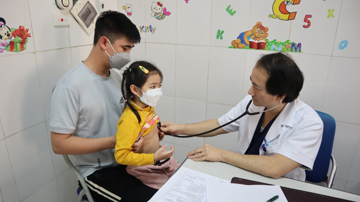Những ca cấp cứu bệnh nhi 'ngàn cân treo sợi tóc' trong ký ức PGĐ Bệnh viện Đa khoa huyện Phú Xuyên