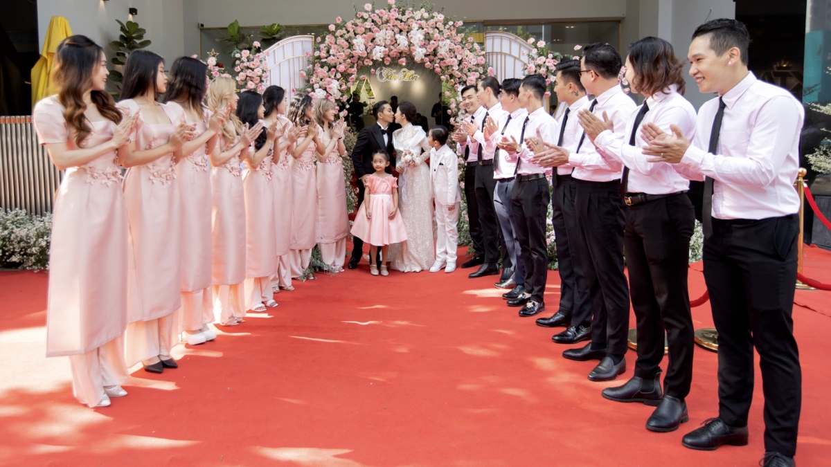 Khánh Thi - Phan Hiển ăn hỏi sau 13 năm: Cận cảnh 2 'gia tài nhỏ' đáng yêu cùng sính lễ 10 cây vàng