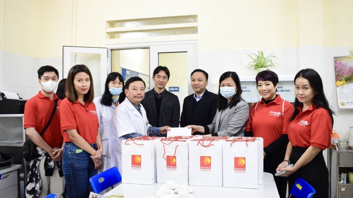 Tập đoàn Bitexco phối hợp với Tạp chí Trẻ em Việt Nam trao tặng 1.000 suất quà Tết tới trẻ em khó khăn 