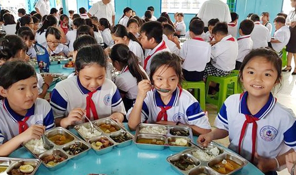 Gần 40% số trường có bếp và căng tin chưa đảm vệ sinh an toàn thực phẩm