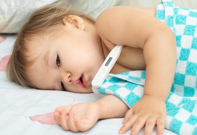 Trẻ bị ho, ốm sốt mùa tựu trường, cha mẹ cần làm gì?
