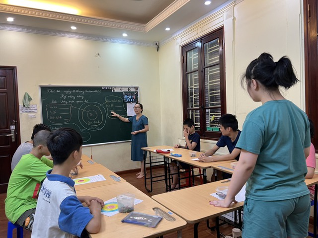 Từ vụ 'gửi con chữa bệnh, nhận về hũ tro cốt': Có nên tách trẻ tự kỷ ra khỏi gia đình để cho đi chữa bệnh hoặc học tập?