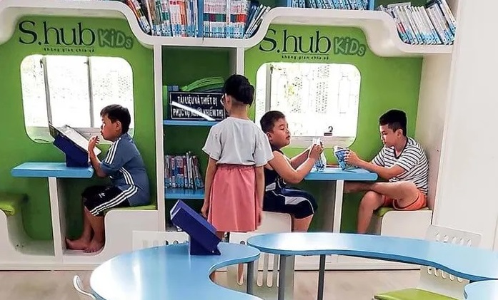 Từ phòng đọc trẻ em trong thư viện thành phố